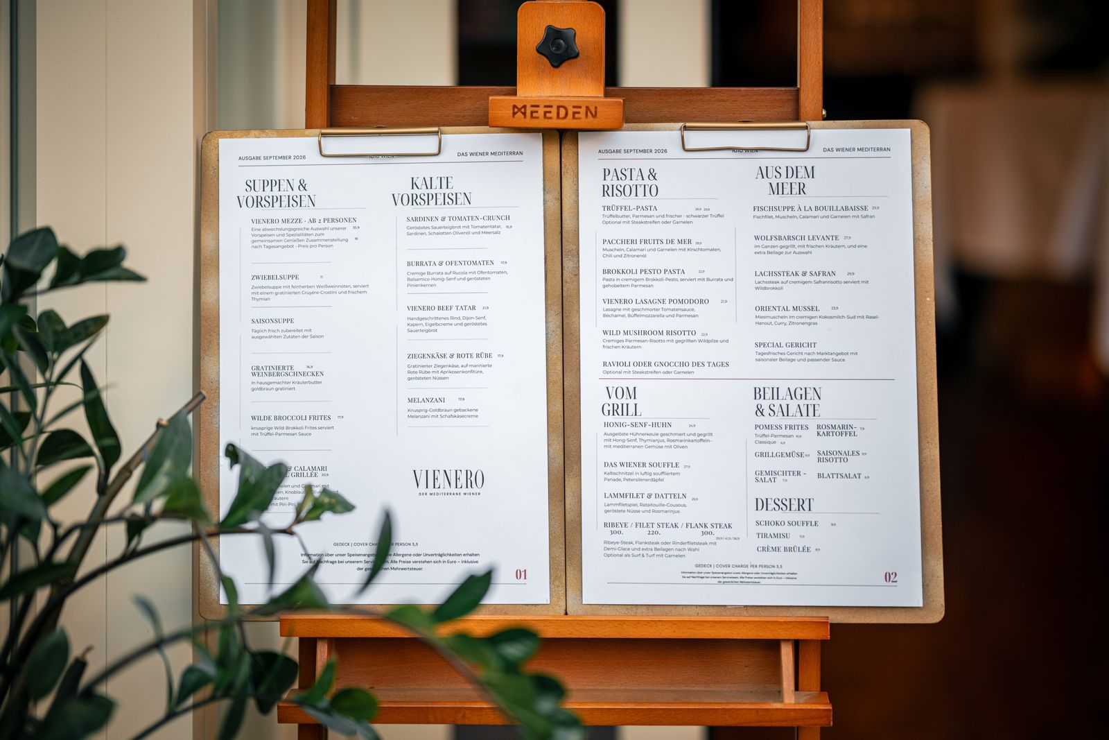 Das Menu auf der Staffelei am Eingang